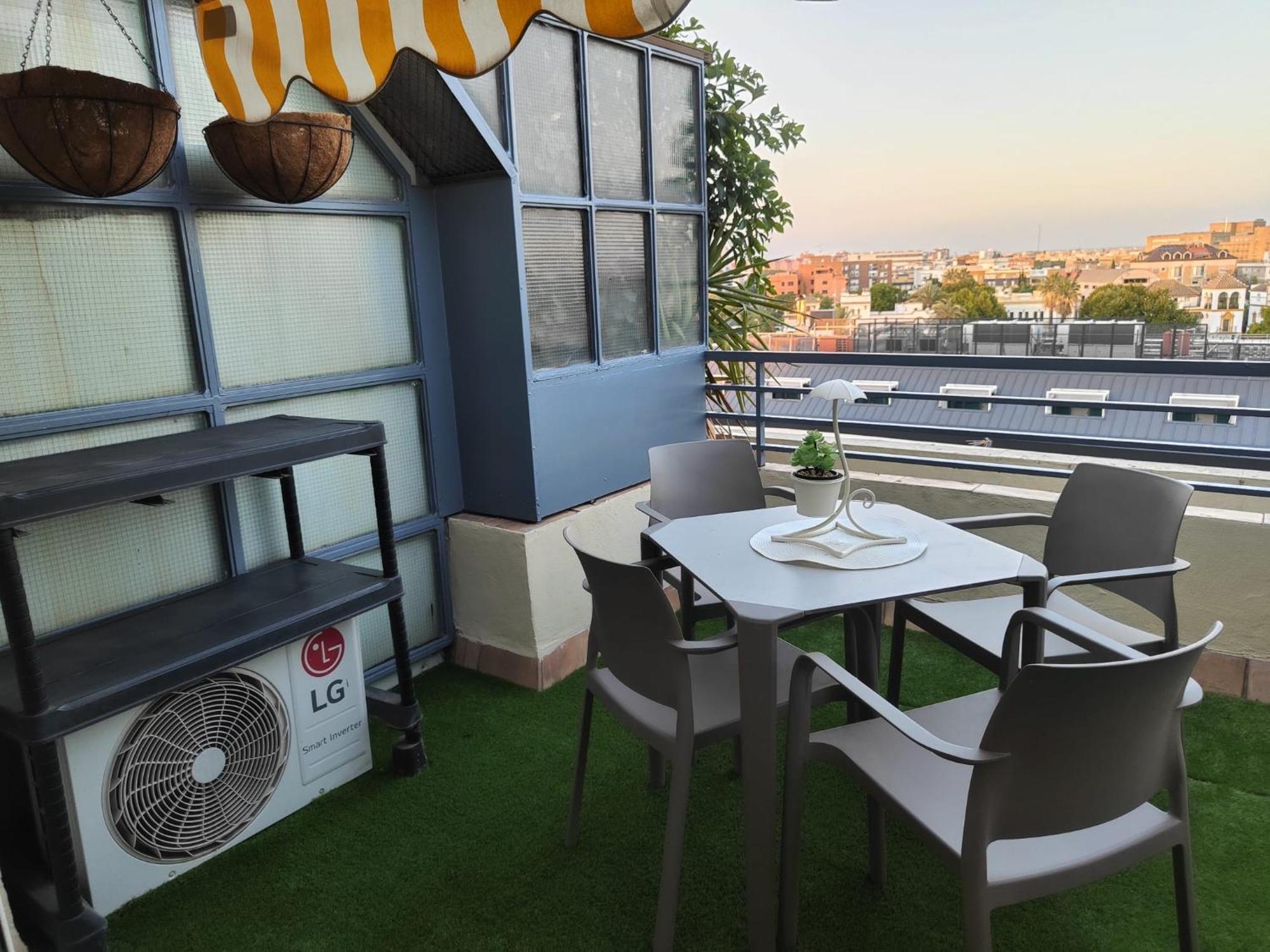 Agradable Duplex Terraza Virgen Del Rocio Apartment Seville Ngoại thất bức ảnh